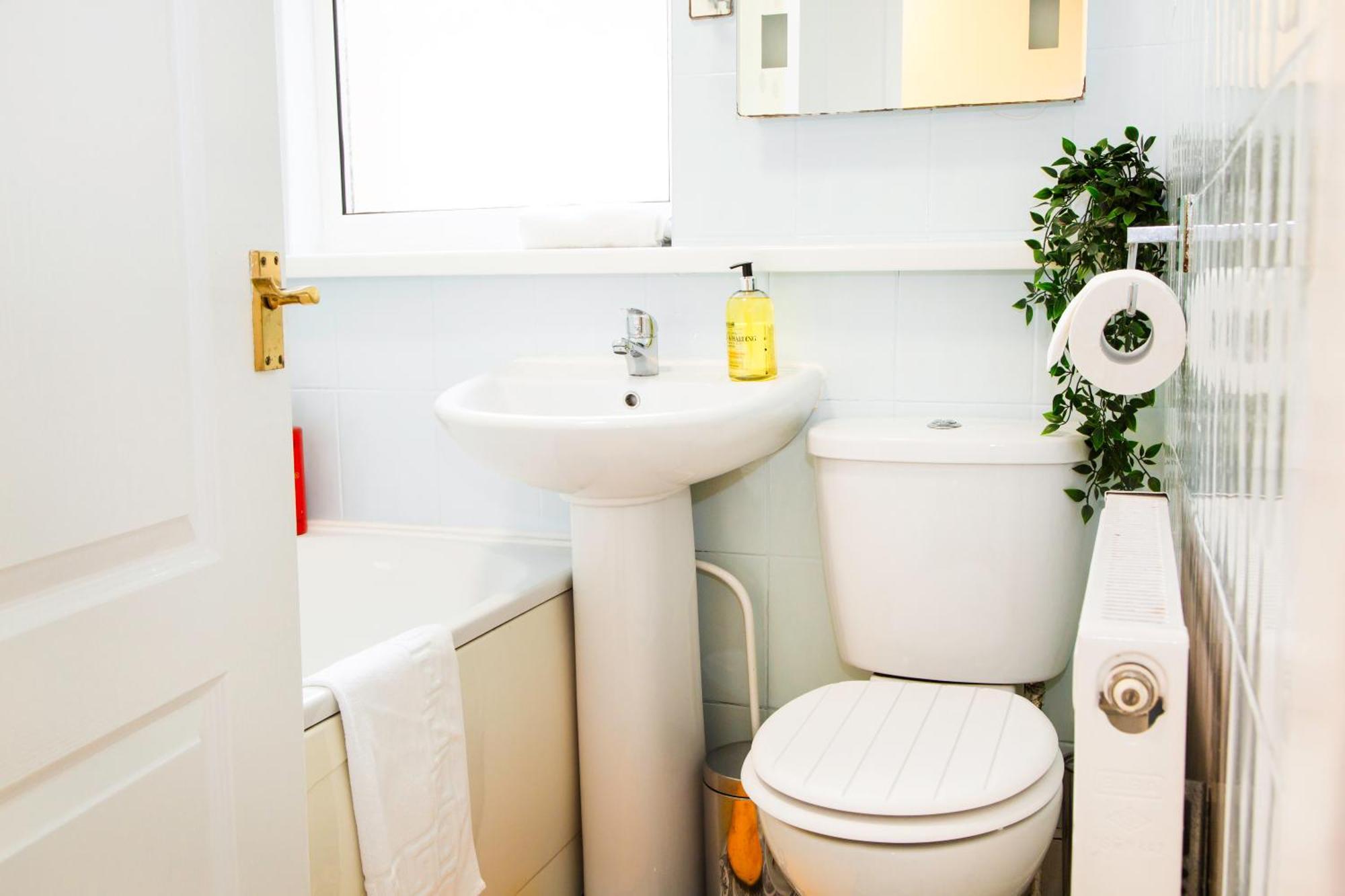 Newly Launched 3 Bedroom House With Free Parking Litherland Exterior foto