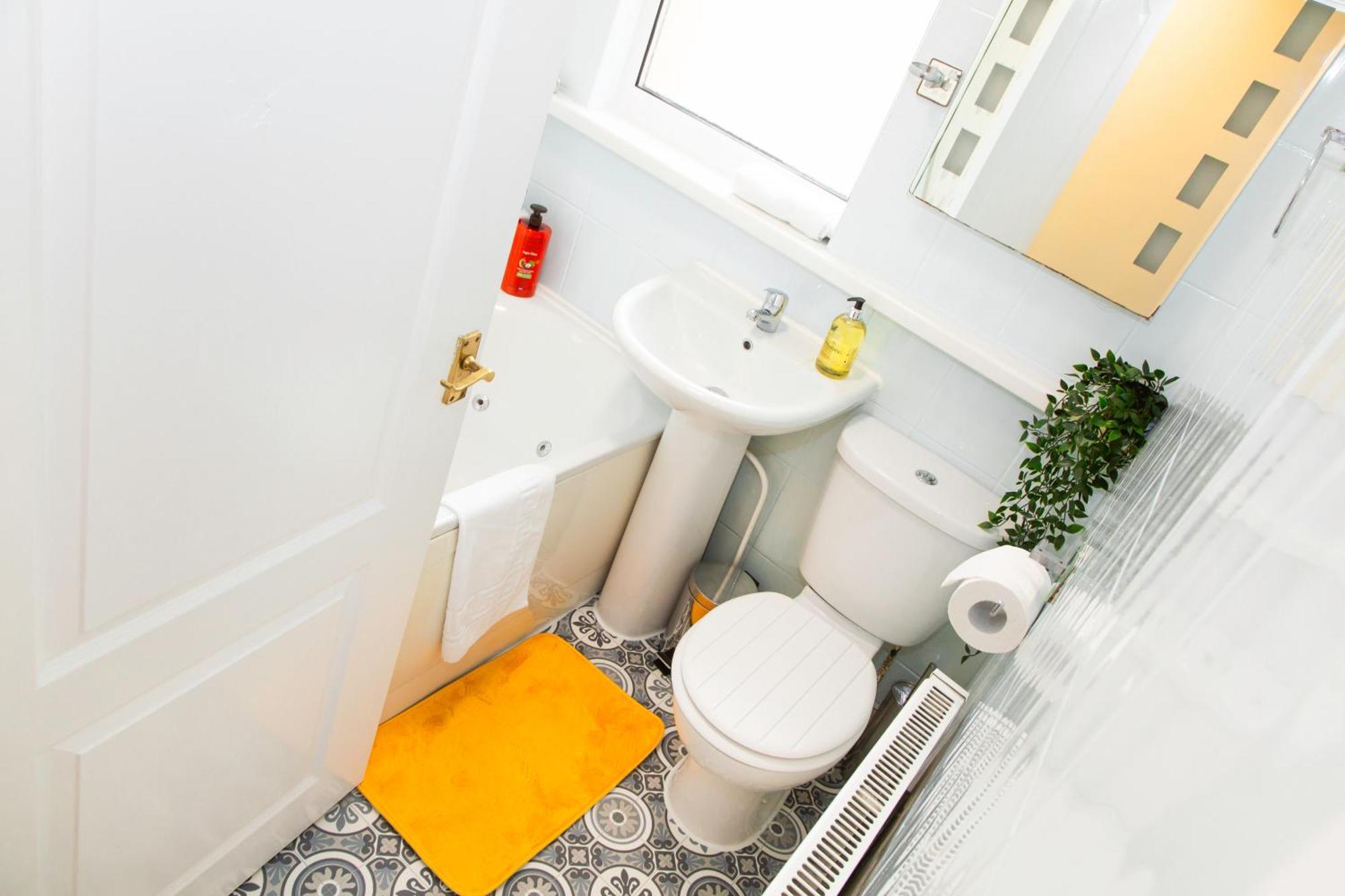 Newly Launched 3 Bedroom House With Free Parking Litherland Exterior foto